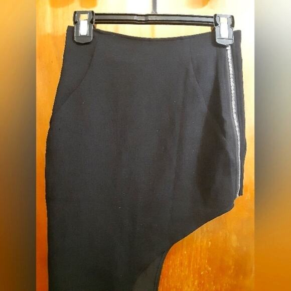 Tobi Women's Half Leg  Skirt Size XL/TP Size Zip Closure - Picture 6 of 6